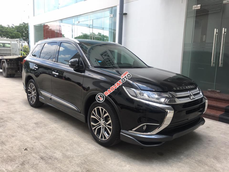 Bán ô tô Mitsubishi Outlander 2.0 CVT đời 2017, màu đen, có bán trả góp liên hệ 0906.884.030-0