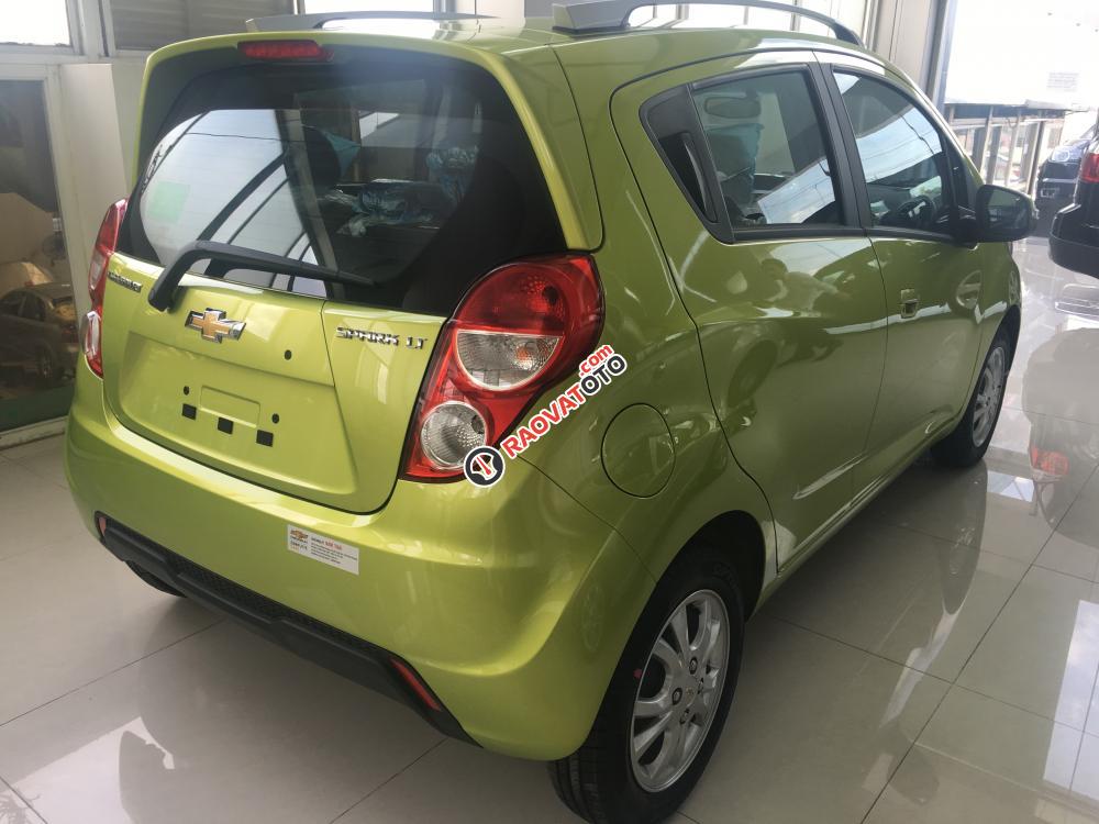 Bán xe Chevrolet Spark LS năm 2017, giá cạnh tranh, vay lãi suất thấp-1