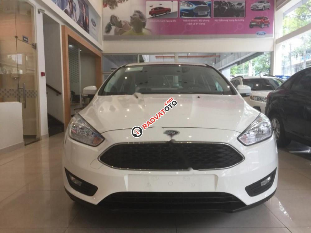 Bán ô tô Ford Focus Trend 1.5L đời 2017, màu trắng, giá tốt-0