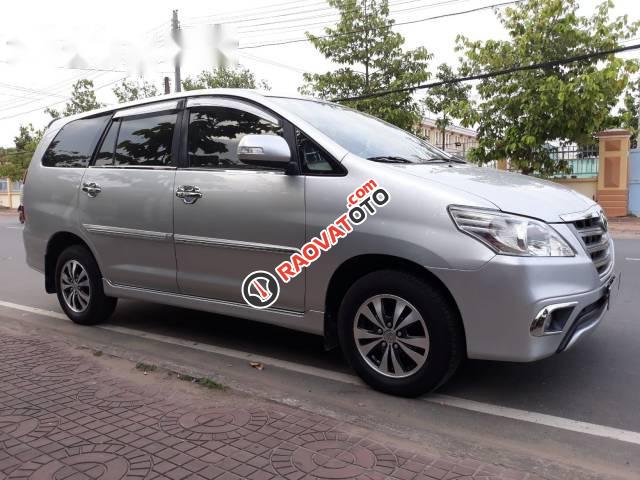 Bán xe Toyota Innova sản xuất 2015, màu bạc-2