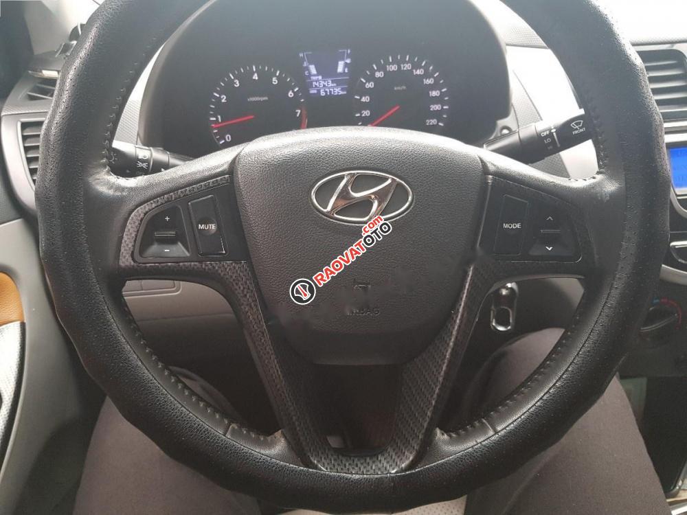 Cần bán xe Hyundai Accent MT đời 2011, màu bạc, nhập khẩu nguyên chiếc đẹp như mới-2