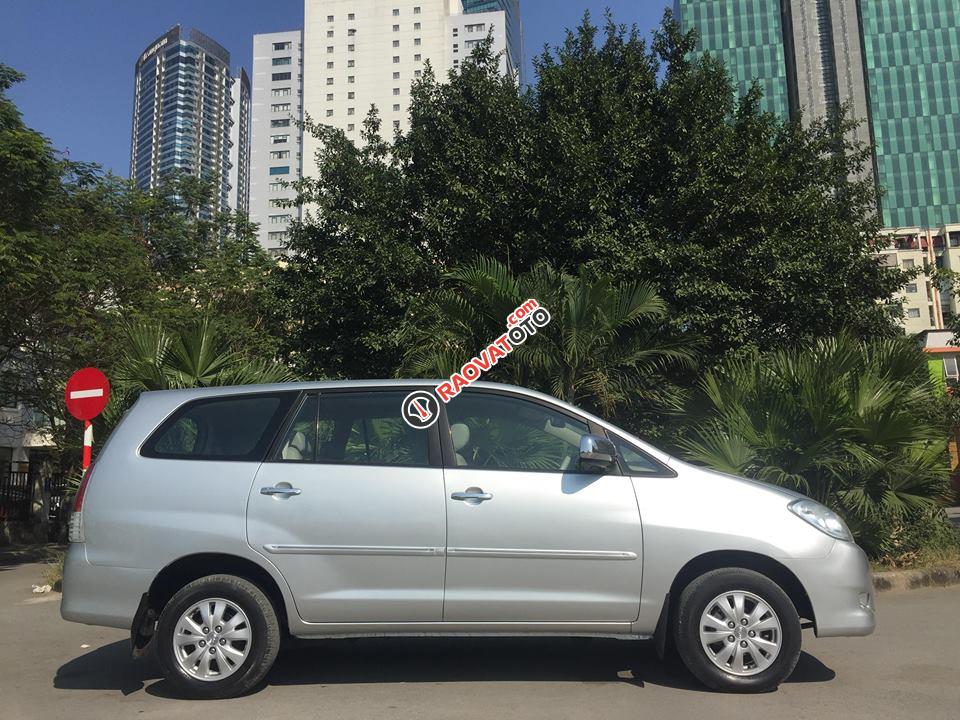 Bán Toyota Innova 2.0 G đời 2010, màu bạc chính chủ xe gia đình-8