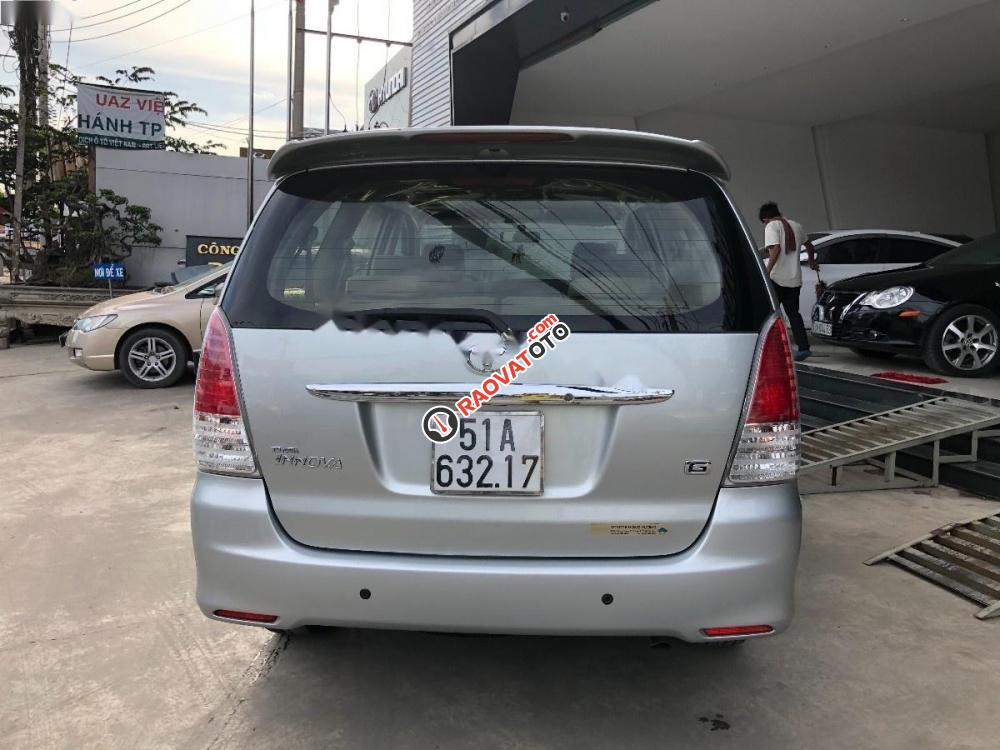 Cần bán xe Toyota Innova đời 2010, màu bạc như mới, giá 450tr-3