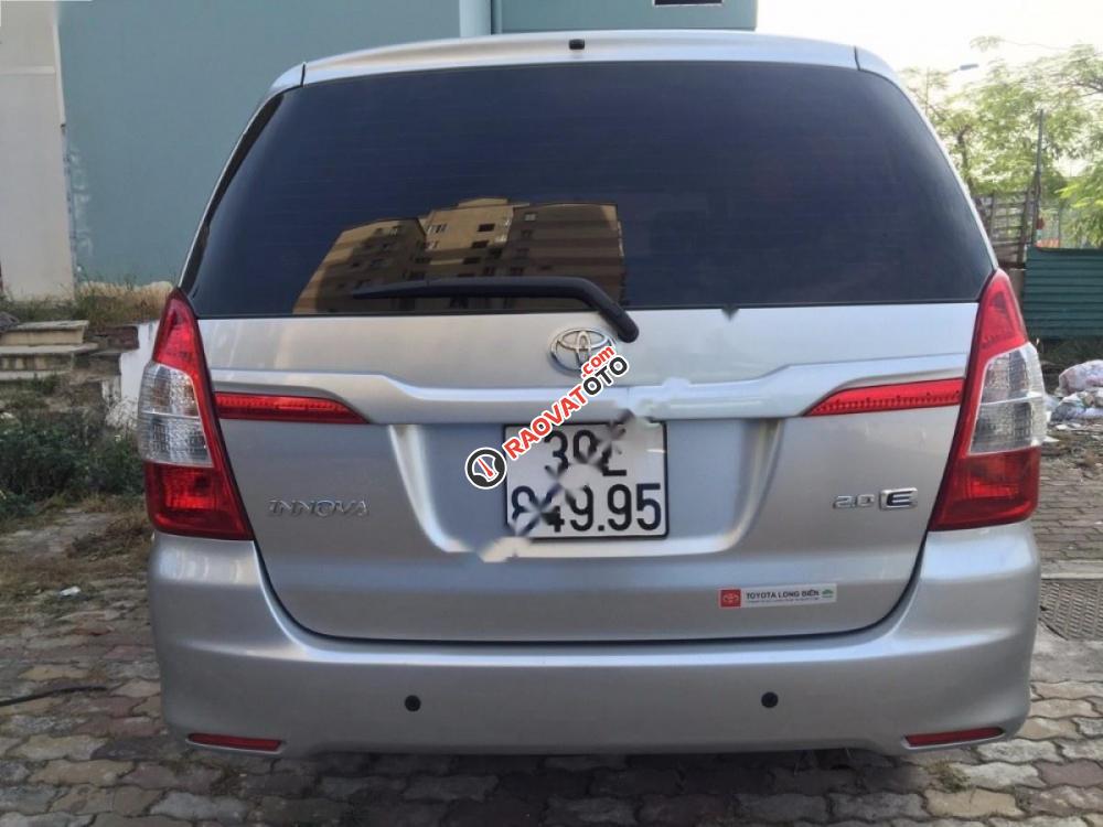 Bán xe Toyota Innova 2.0E sản xuất 2015, màu bạc chính chủ-3