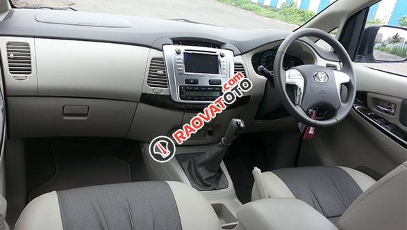 Cần bán xe Toyota Innova MT đời 2013, màu bạc giá cạnh tranh-2