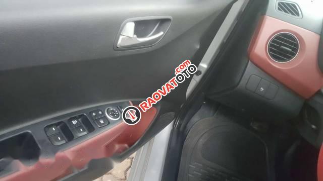 Bán Hyundai Grand i10 2015, màu bạc-4