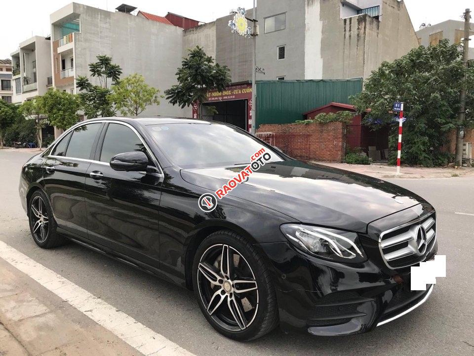 Mercedes E300 AMG mới 99.99%, màu đen, nội thất da bò, sản xuất 2017-2