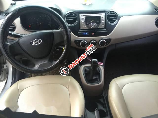 Bán Hyundai Grand i10 đời 2015, màu bạc, xe nhập số sàn, 368tr-2