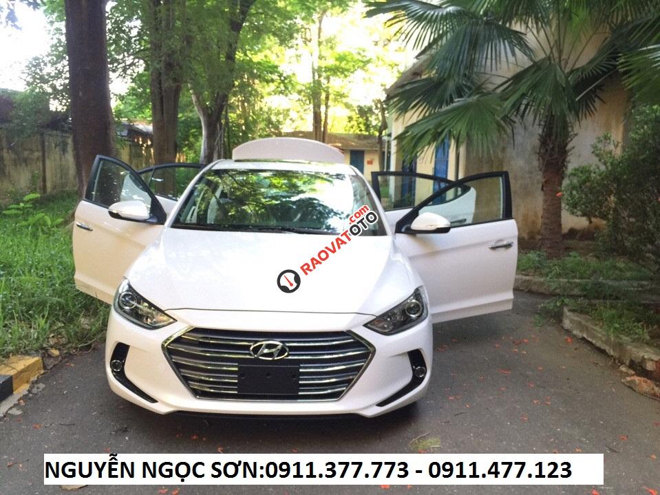 "Mừng xuân 2018" giảm sốc Hyundai Elantra Đà Nẵng, hỗ trợ vay 90%, LH Ngọc Sơn: 0911.377.773-8