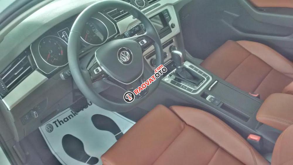 Volkswagen Passat 1.8L TSI E năm 2016, màu trắng ngọc trai. Hỗ trợ vay 80% giá trị xe, LH Hương 0902.608.293-1