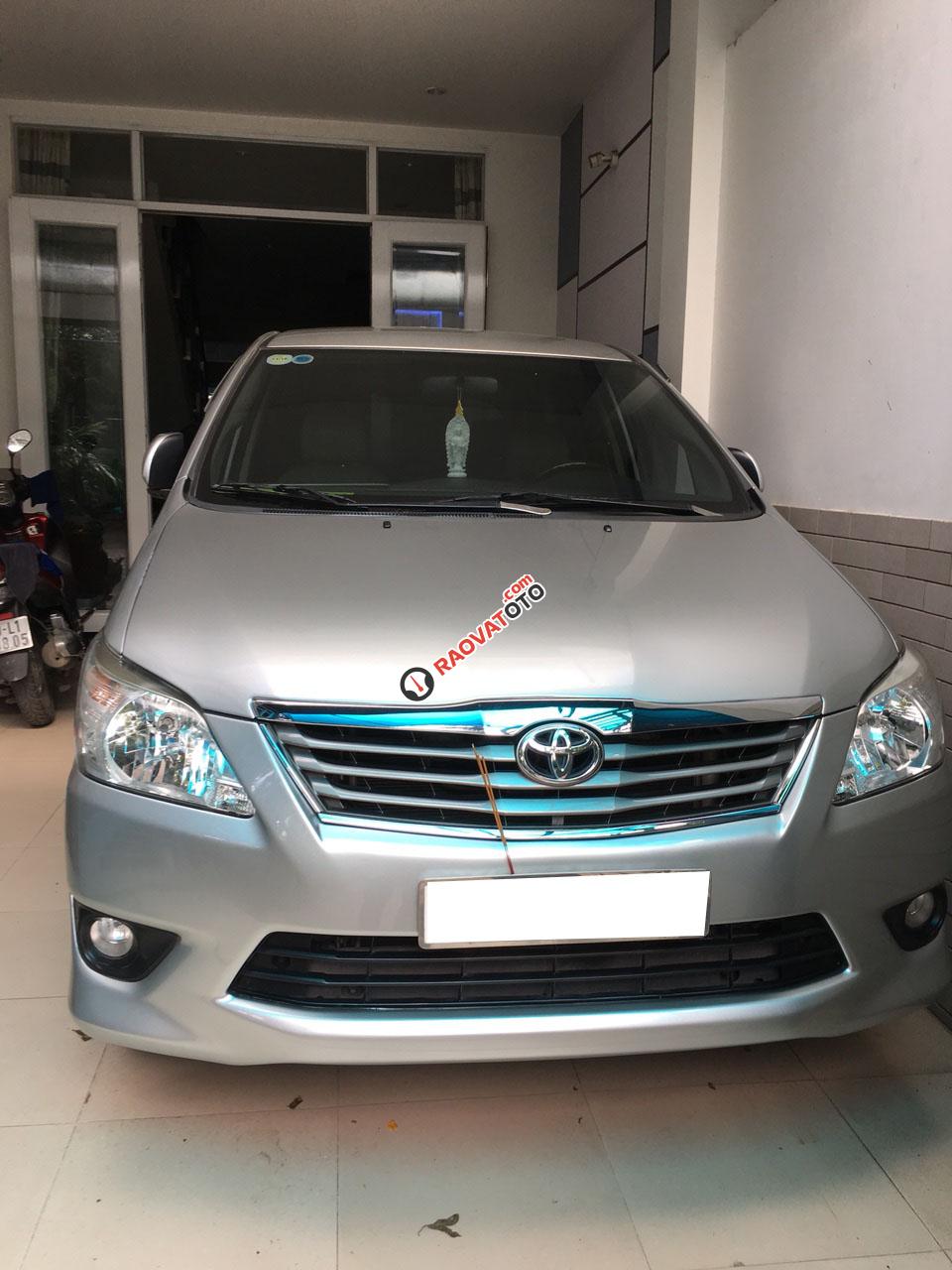 Cần bán xe Toyota Innova V đời 2013, màu bạc, số tự động-0