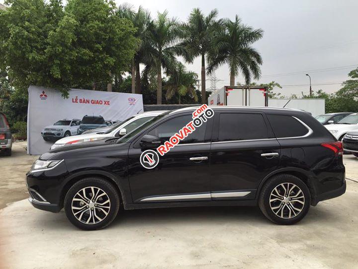 Bán ô tô Mitsubishi Outlander 2.0 CVT đời 2017, màu đen, có bán trả góp liên hệ 0906.884.030-7