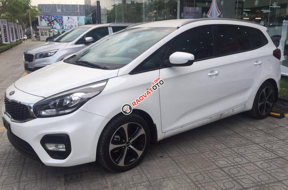 Cần bán Kia Rondo đời 2018, màu trắng giá cạnh tranh 609tr-1