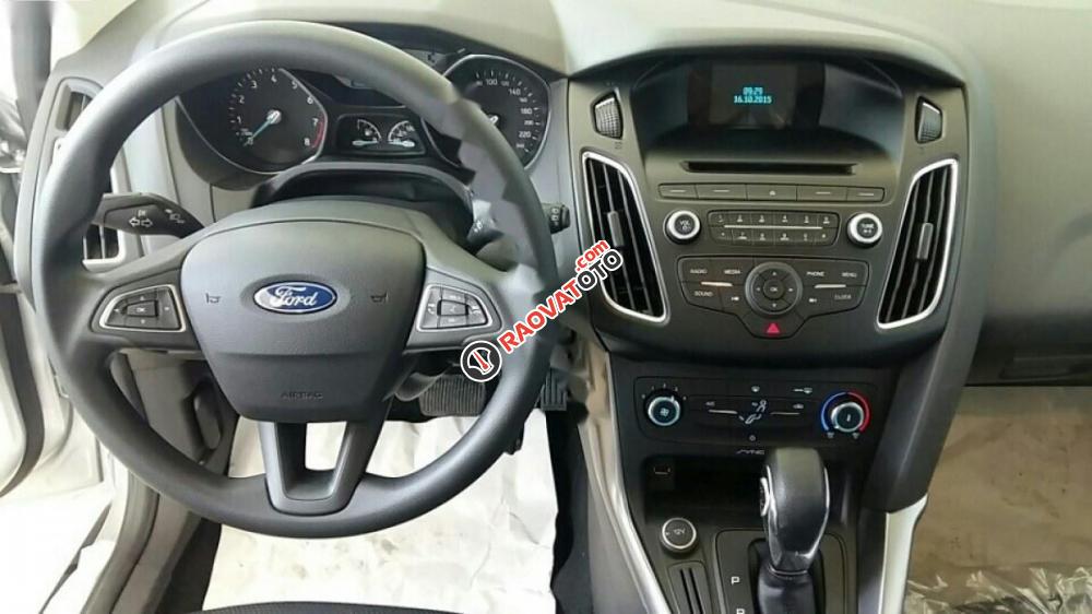 Bán ô tô Ford Focus Trend 1.5L đời 2017, màu trắng, giá tốt-3