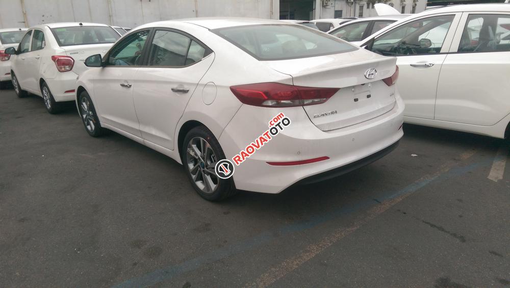 Hyundai Elantra 2.0 AT 2017 bản cao cấp nhất, giảm 80tr, hỗ trợ vay ngân hàng 80%, trả trước 140 tr-2