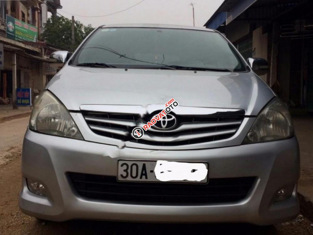 Bán ô tô Toyota Innova J đời 2008, màu bạc, giá tốt-0