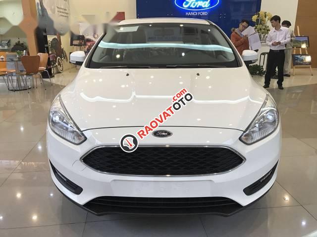 Bán Ford Focus đời 2017, màu trắng, 575tr-0