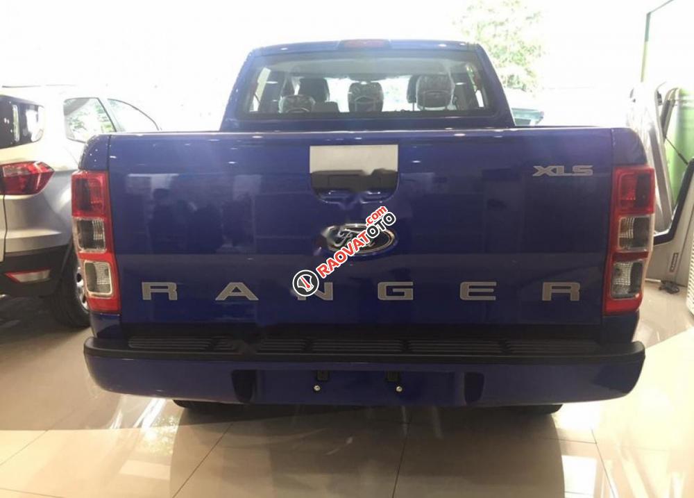 Bán Ford Ranger XLS AT đời 2017, màu xanh lam, xe nhập, giá cạnh tranh-4