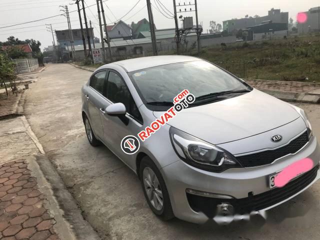 Bán Kia Rio đời 2015, màu bạc, giá 398tr-0