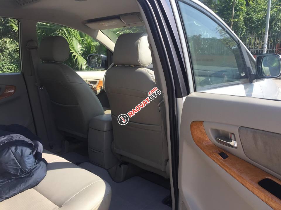 Bán Toyota Innova 2.0 G đời 2010, màu bạc chính chủ xe gia đình-0