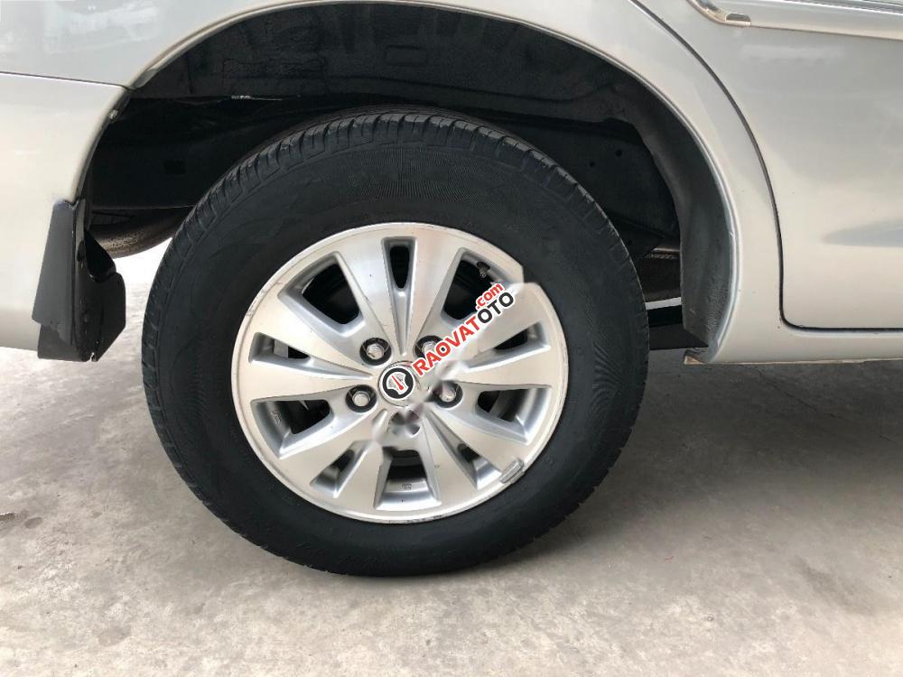 Cần bán xe Toyota Innova đời 2010, màu bạc như mới, giá 450tr-0