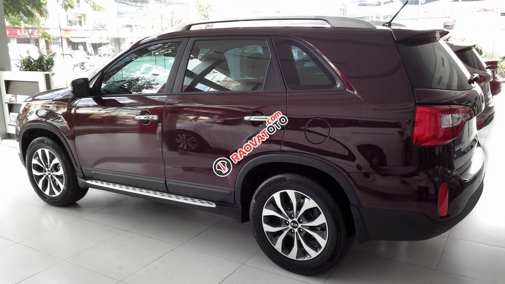 Cần bán Kia Sorento 2.4 GATH Full option 2017 mới, màu đỏ mận, giá chỉ từ 902 triệu kèm quà tặng và khuyến mãi khủng-3