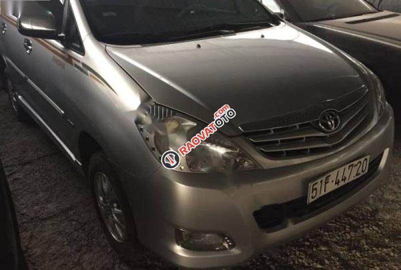 Cần bán Toyota Innova G đời 2008, màu bạc, xe gia đình giá cạnh tranh-0