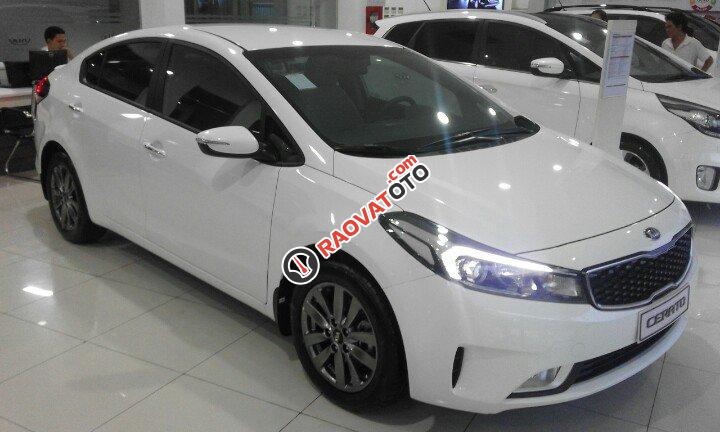 Kia Cerato 2.0 AT màu trắng, full option, chỉ có tại Kia, giá cực tốt, LH 0938603059-7