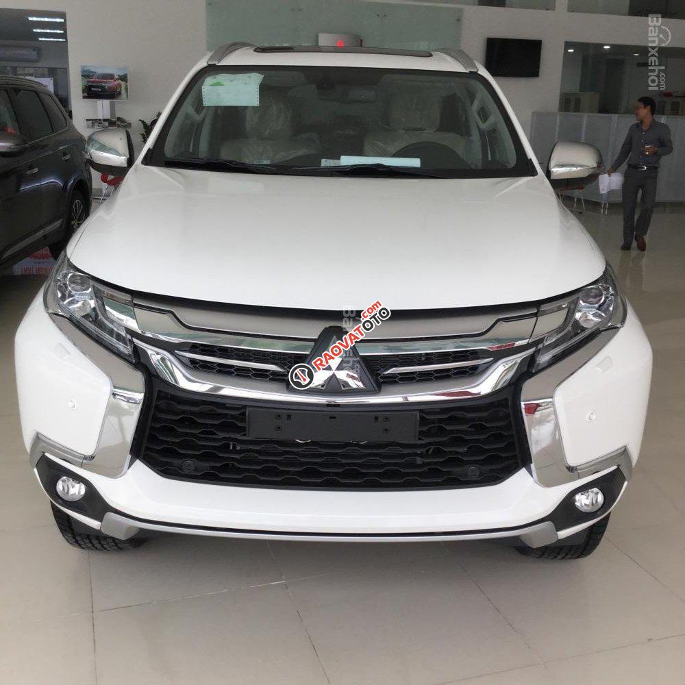 Bán ô tô Mitsubishi Pajero Sport tại Đà Nẵng, màu trắng, xe nhập nguyên chiếc, giao xe nhanh, LH Quang 0905596067-3