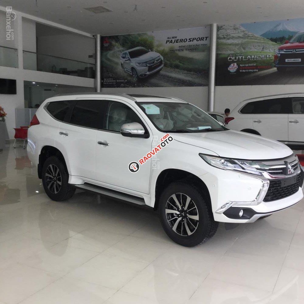 Bán ô tô Mitsubishi Pajero Sport tại Đà Nẵng, màu trắng, xe nhập nguyên chiếc, giao xe nhanh, LH Quang 0905596067-5