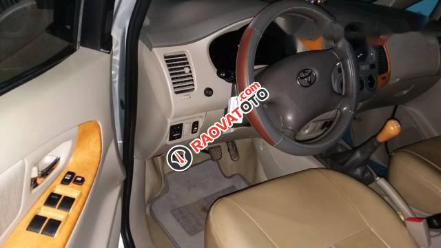 Bán Toyota Innova G đời 2009, màu bạc còn mới-1