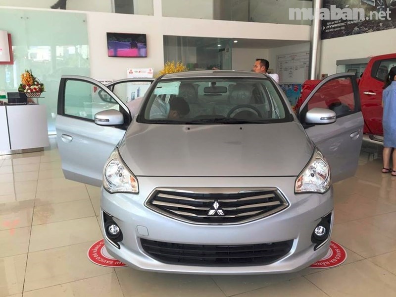 Bán Mitsubishi Attrage đời 2017, màu bạc, nhập khẩu  -0