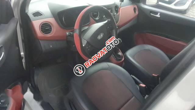 Bán Hyundai Grand i10 2015, màu bạc-0