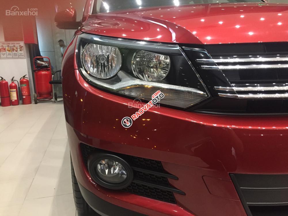 Cần bán xe Volkswagen Tiguan 2017 màu đỏ, nhập khẩu nguyên chiếc. LH: 0978877754 Cam kết giá tốt-5