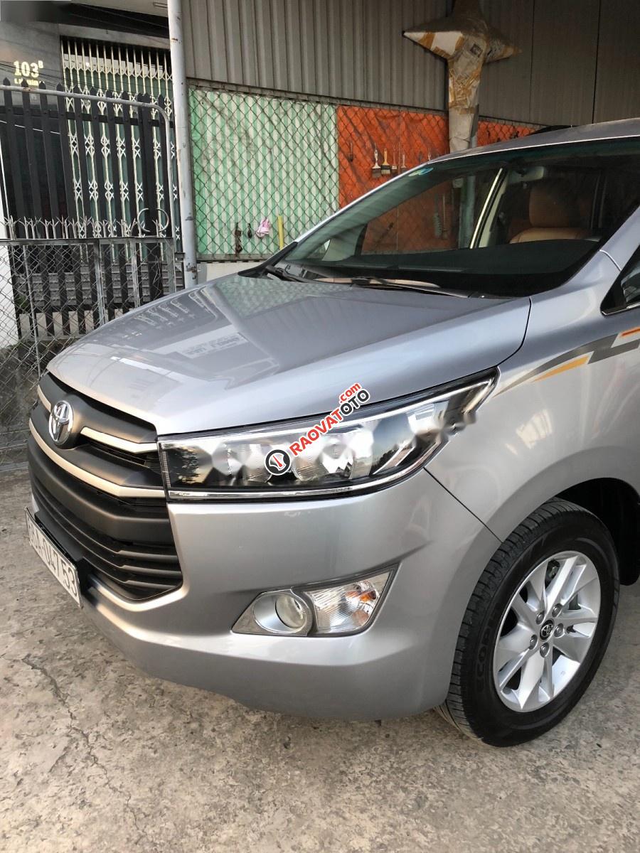 Xe Toyota Innova E đời 2016, màu bạc còn mới-1