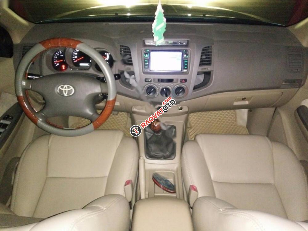 Bán Toyota Fortuner G đời 2011, màu bạc chính chủ, giá chỉ 750 triệu-3