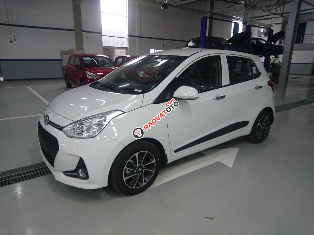 Bán xe Hyundai Grand i10 nhập khẩu SX 2018 màu trắng, các phiên bản, giá tốt nhất. LH 090.467.5566-2