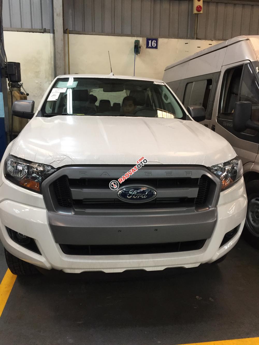 Bán Ford Ranger mới 100% màu trắng, giá cực rẻ, tặng thêm phụ kiện, hotline: 0942552831-0