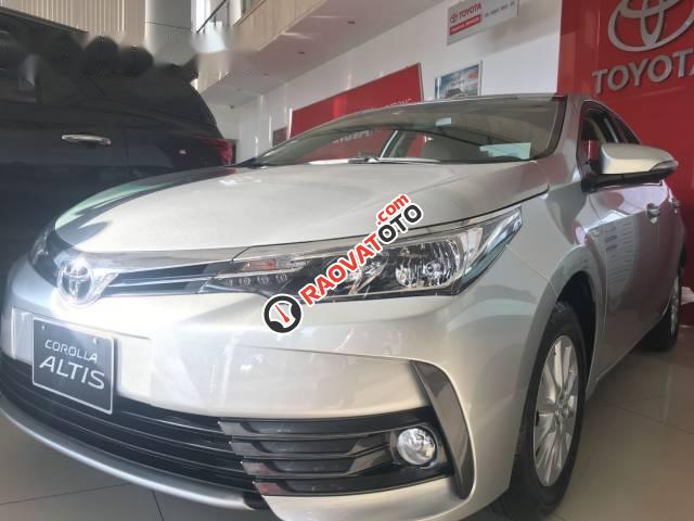 Bán Toyota Corolla Altis đời 2017, màu bạc-1