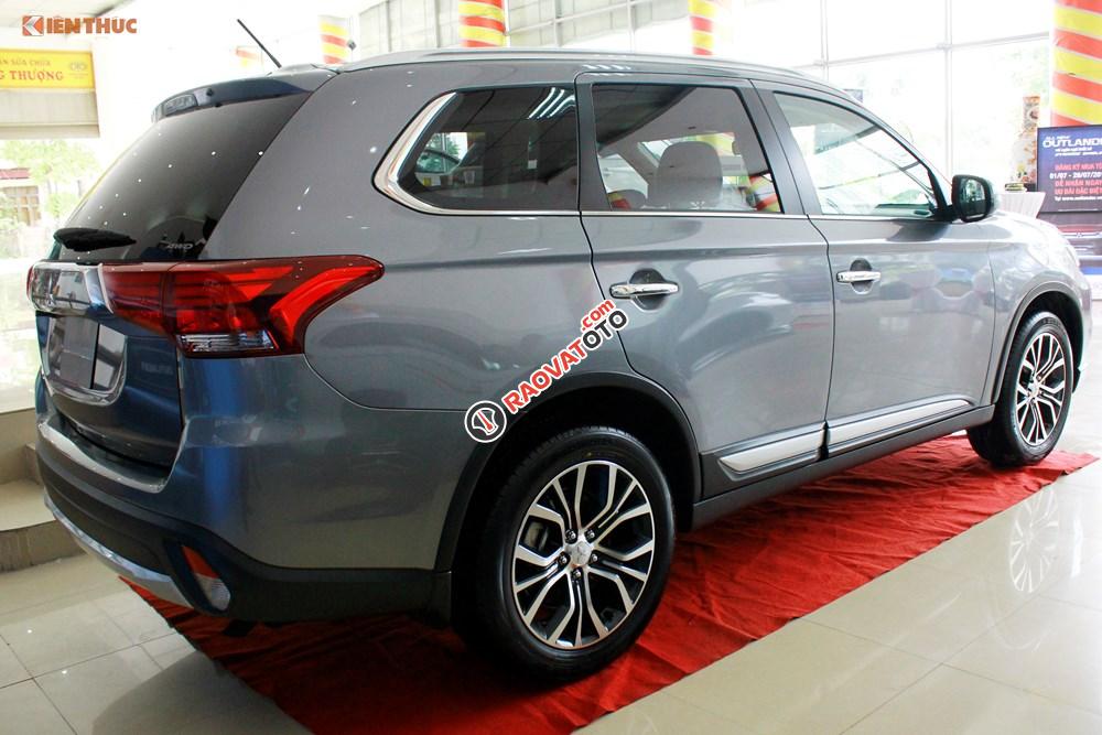 Bán Mitsubishi Outlander 2017 tại Quảng Trị xe nhập Nhật, giao xe ngay, đủ màu, liên hệ: 094 667 0103-3