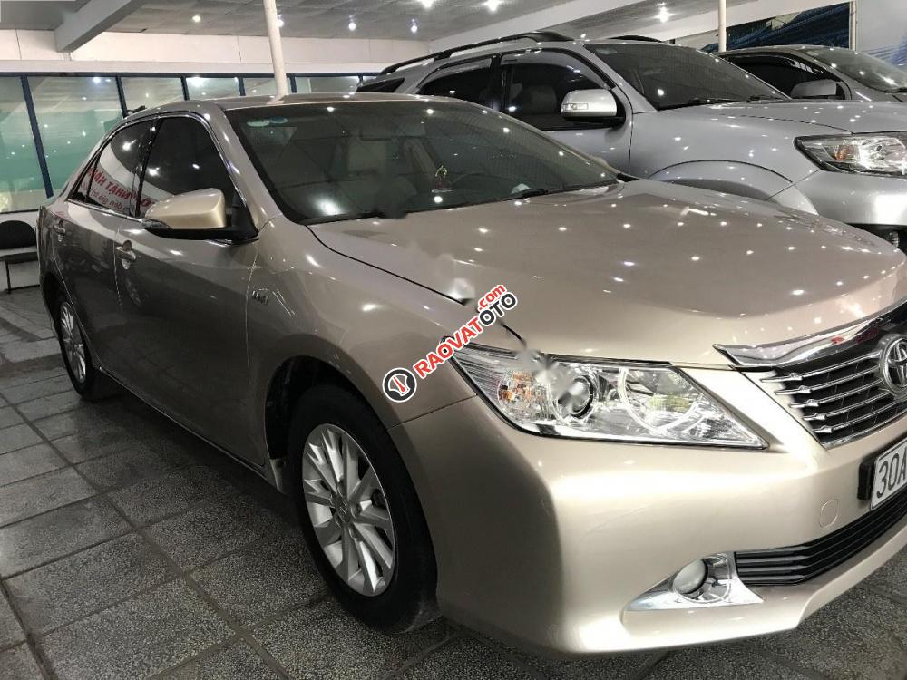 Cần bán gấp Toyota Camry 2.0E sản xuất 2013, chính chủ-1