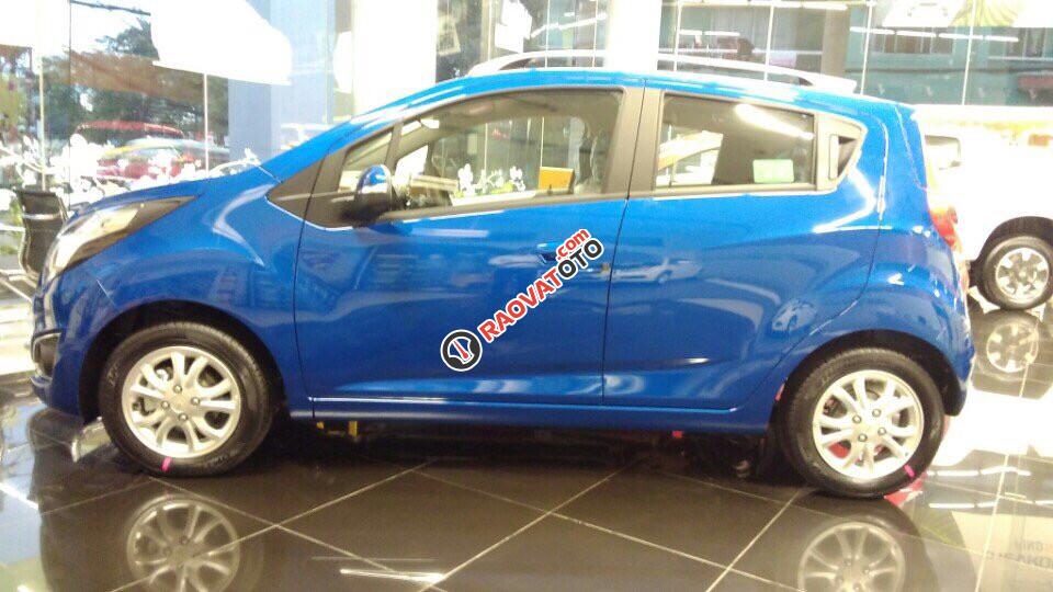 Xe Chevrolet Spark LT 1.2L màu xanh dương, mua xe trả góp, ưu đãi đặc biệt - LH: 090.102.7102-1