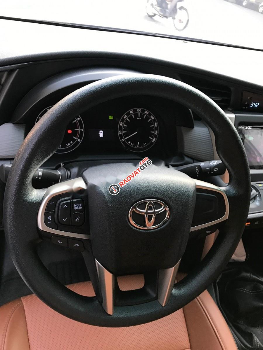 Bán Toyota Innova 2.0E đời 2017, giá tốt-3