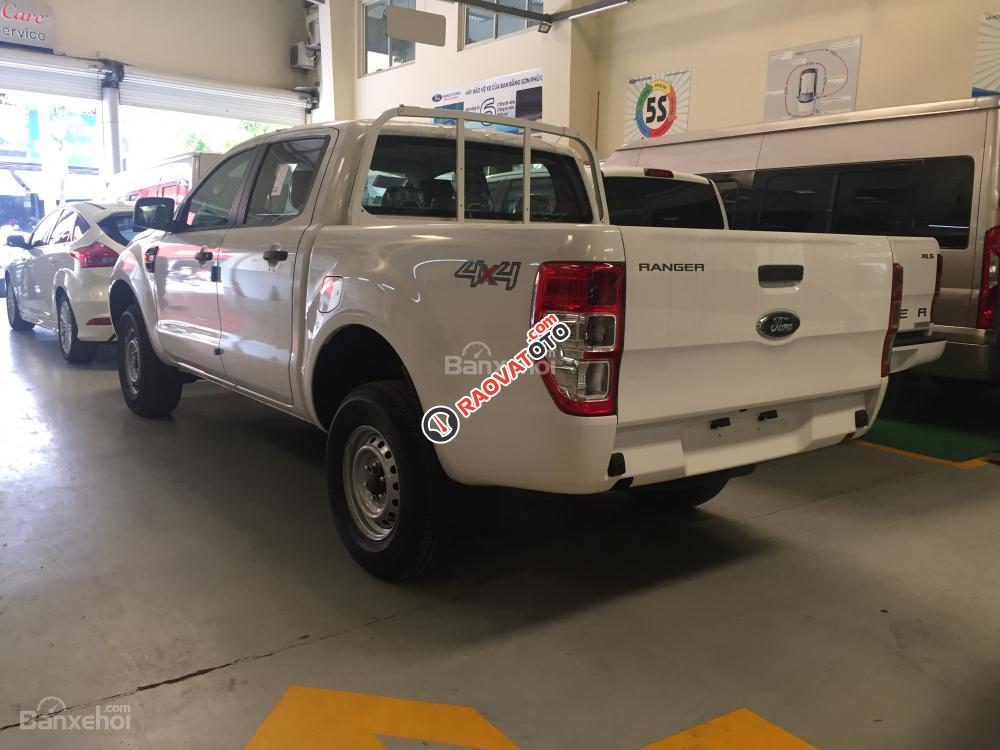 Bán Ford Ranger XL 2.2L 4X4 MT mới 100% màu trắng, giá tốt, hotline 0942552831-0