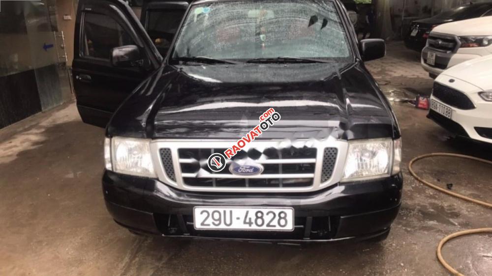 Cần bán gấp Ford Ranger đời 2004, màu đen, giá tốt-4