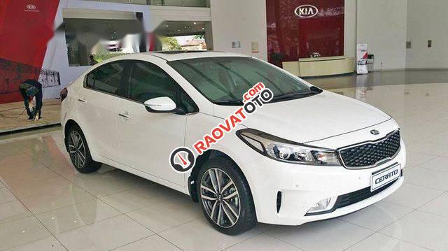 Bán xe Kia Cerato đời 2017, màu trắng, giá tốt-1