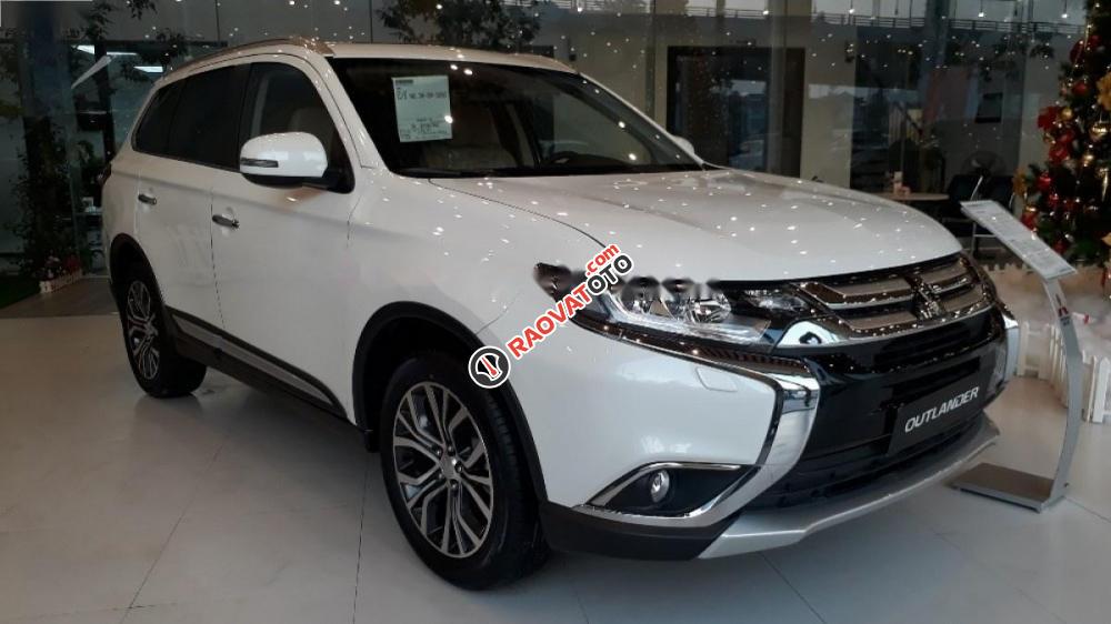 Bán xe Mitsubishi Outlander 2.0 CVT sản xuất 2017, màu trắng, nhập khẩu nguyên chiếc-3