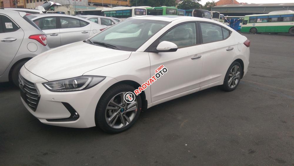 Hyundai Elantra 2.0 AT 2017 bản cao cấp nhất, giảm 80tr, hỗ trợ vay ngân hàng 80%, trả trước 140 tr-3