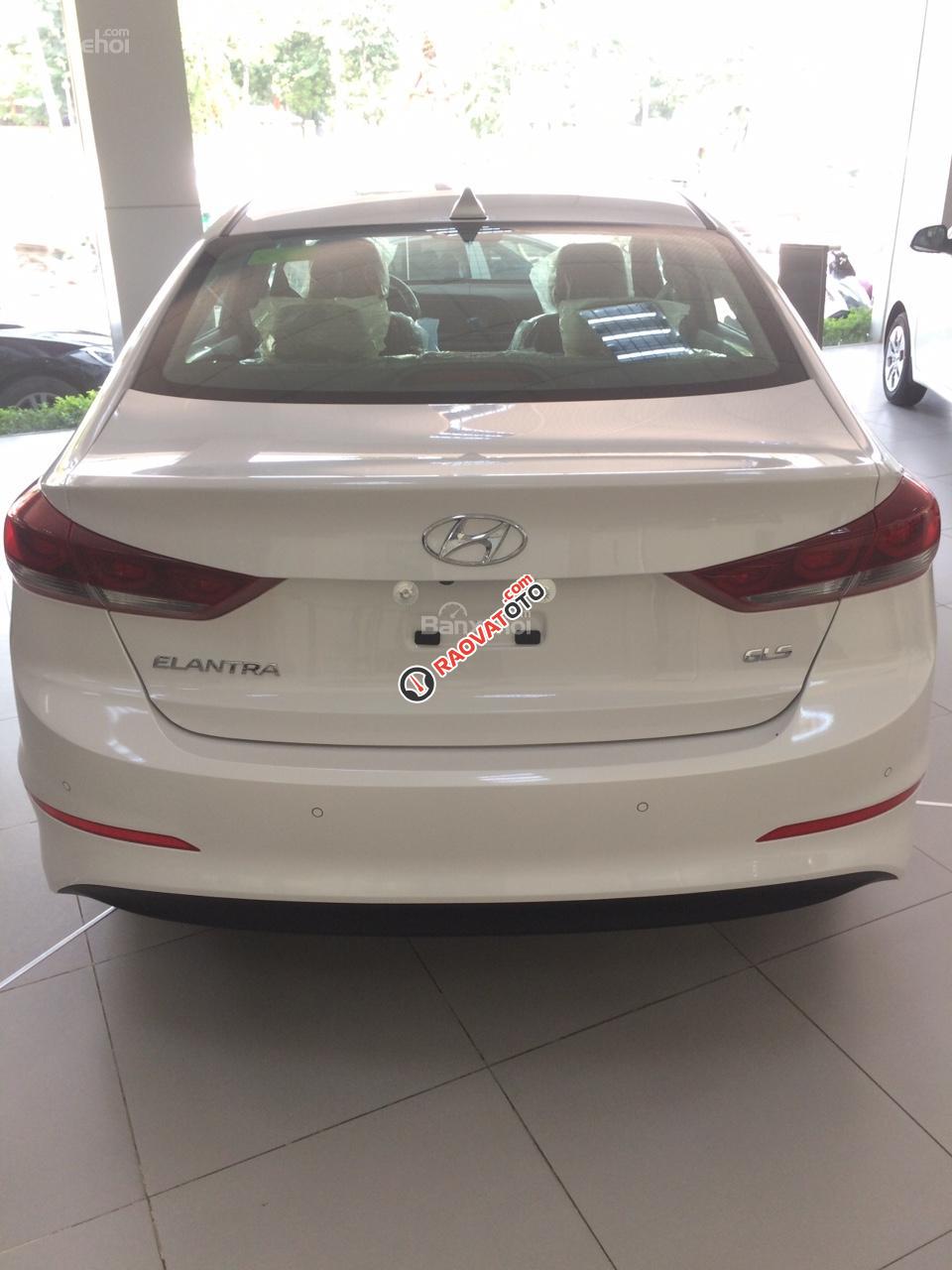 Bán Hyundai Elantra 2018, KM cực cao, xe giao ngay giá cực tốt-6