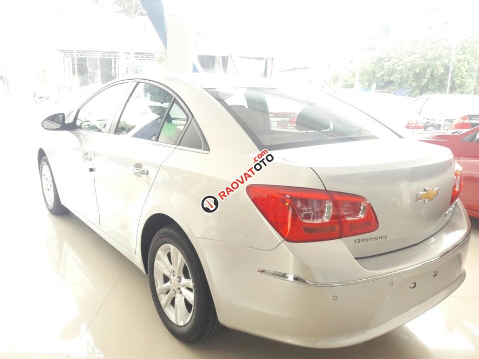 Cần bán Chevrolet Cruze LT MT năm 2017, đủ màu, bao làm NH, hỗ trợ cả khách tỉnh-1